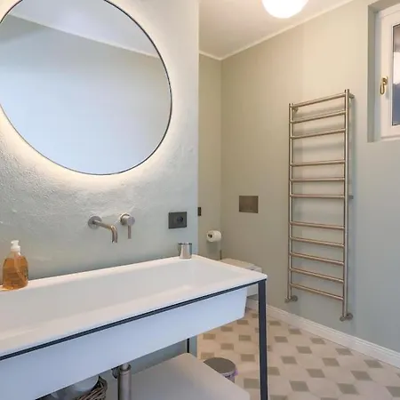 Annette - Lakeside Villa Colonno