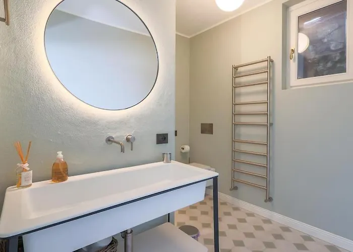 Annette - Lakeside Villa Colonno